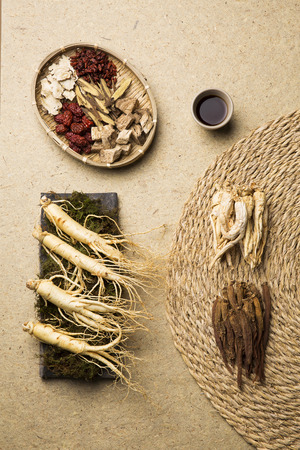 中醫觀點下的冬病夏治：草藥的季節性應用